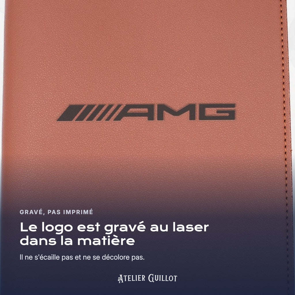 Logo AMG gravé au laser dans le simili cuir