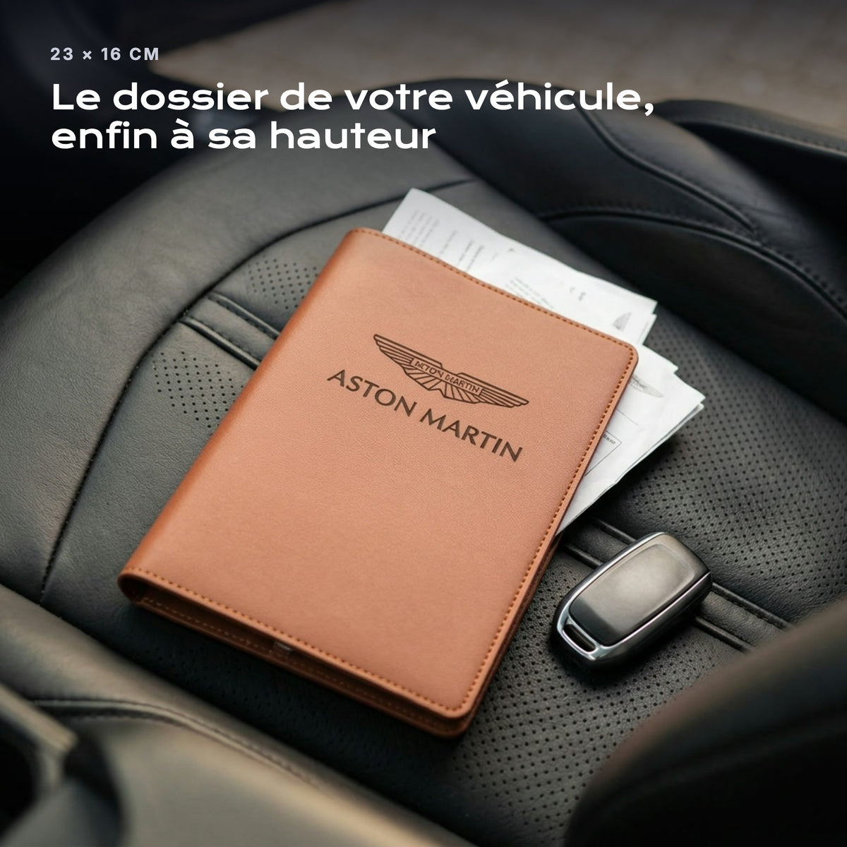 Porte-documents ASTON-MARTIN posé sur un siège, avec des factures