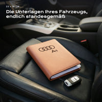 Fahrzeugmappe Audi A1 auf einem Autositz, mit Rechnungen