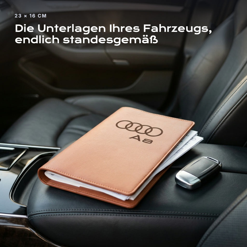 Fahrzeugmappe Audi A8 auf einem Autositz, mit Rechnungen
