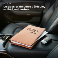Porte-documents Audi A8 posé sur un siège, avec des factures