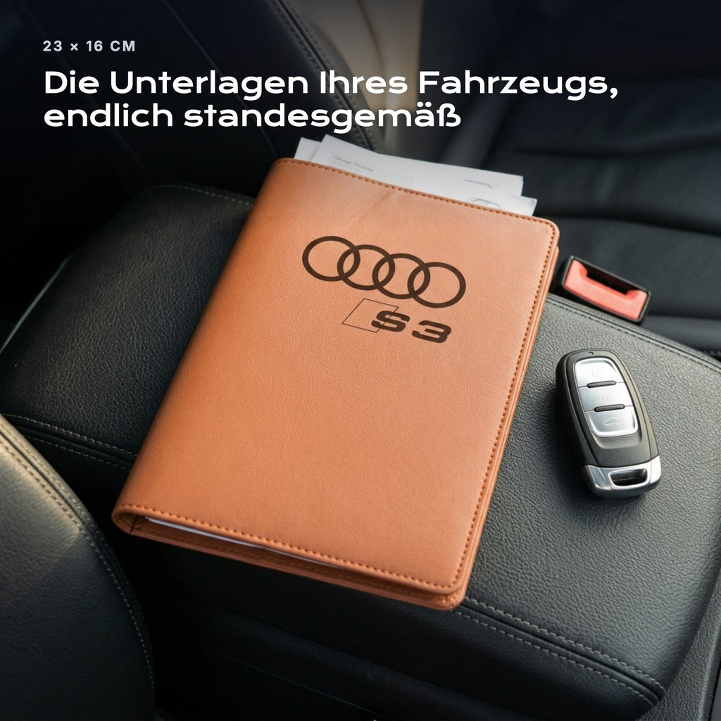 Fahrzeugmappe Audi S3 auf einem Autositz, mit Rechnungen