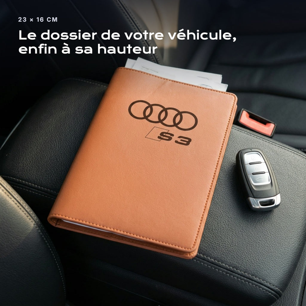 Porte-documents Audi S3 posé sur un siège, avec des factures