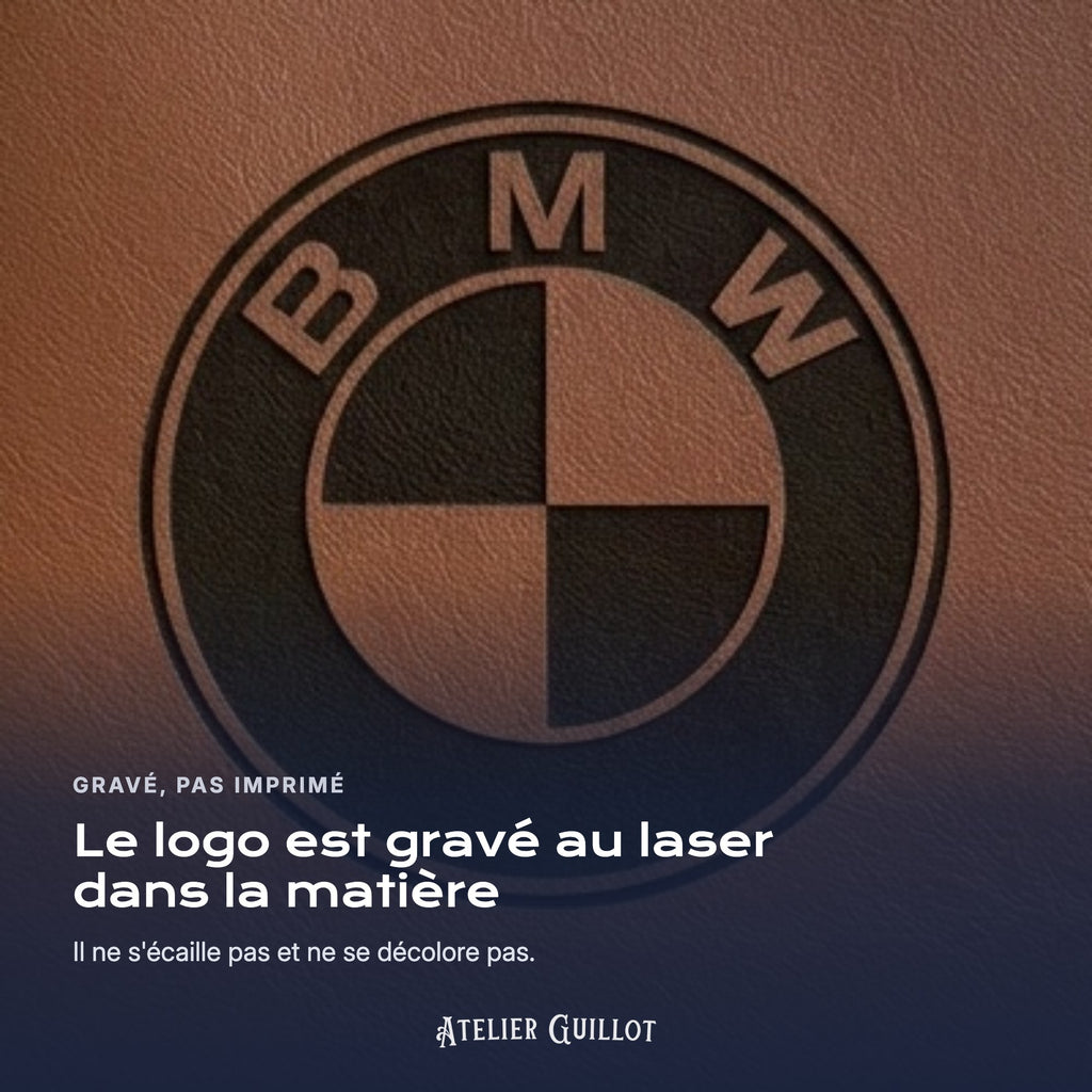 Logo gravé au laser dans le simili cuir