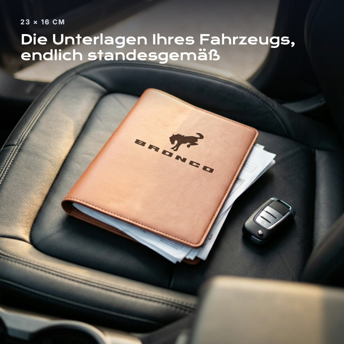 Fahrzeugmappe Bronco auf einem Autositz, mit Rechnungen