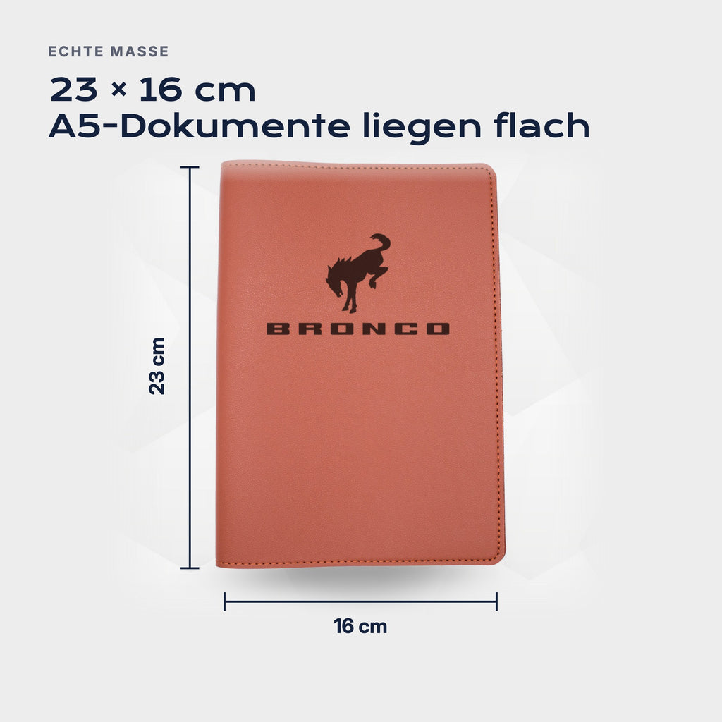 Fahrzeugmappe Bronco von Atelier Guillot: 23 × 16 cm, A5-Dokumente liegen flach