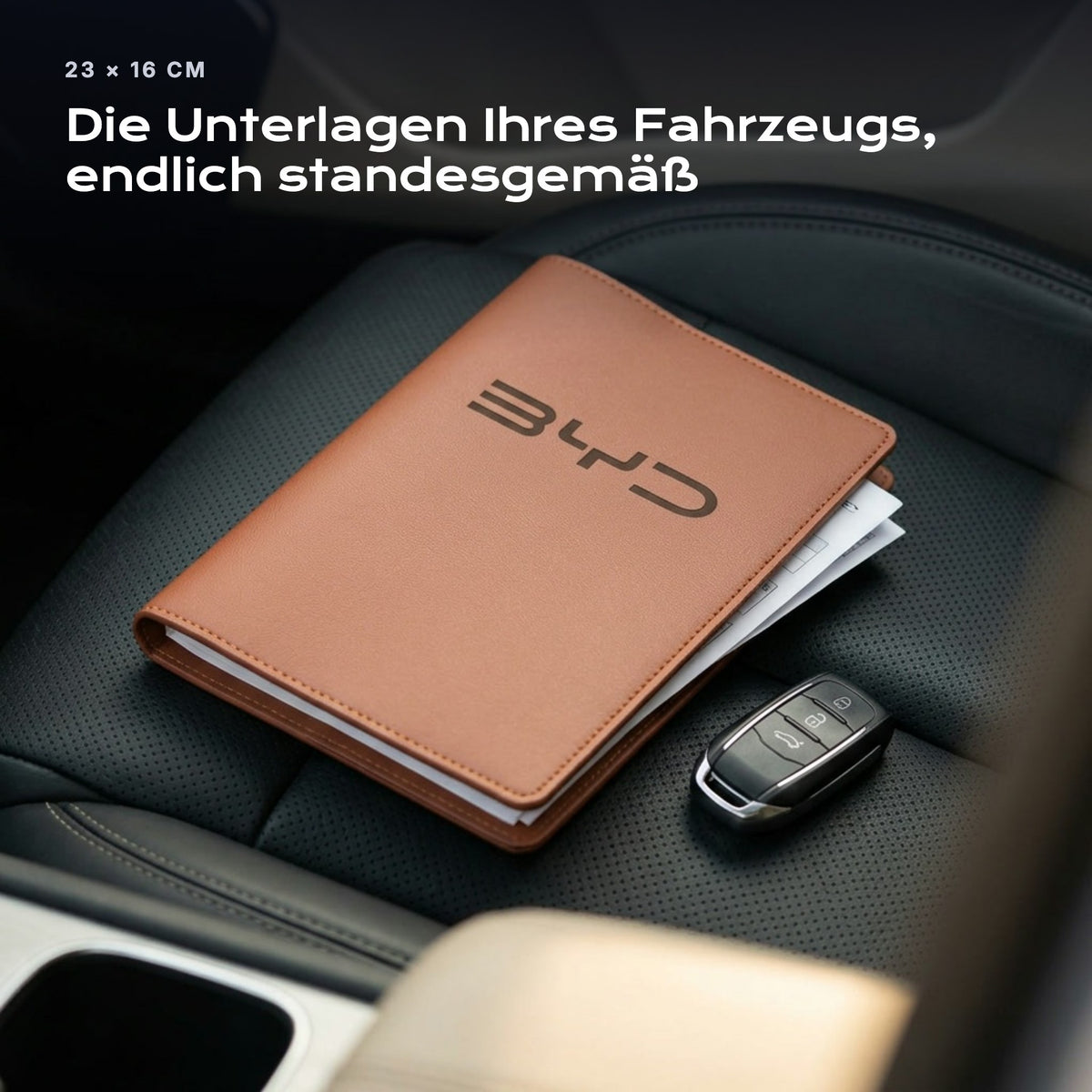 Fahrzeugmappe BYD auf einem Autositz, mit Rechnungen