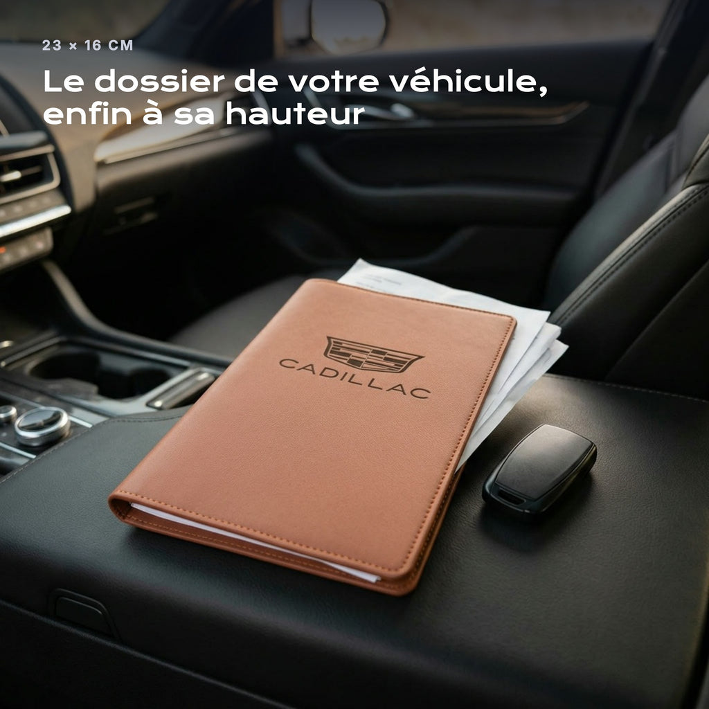 Porte-documents CADILLAC posé sur un siège, avec des factures