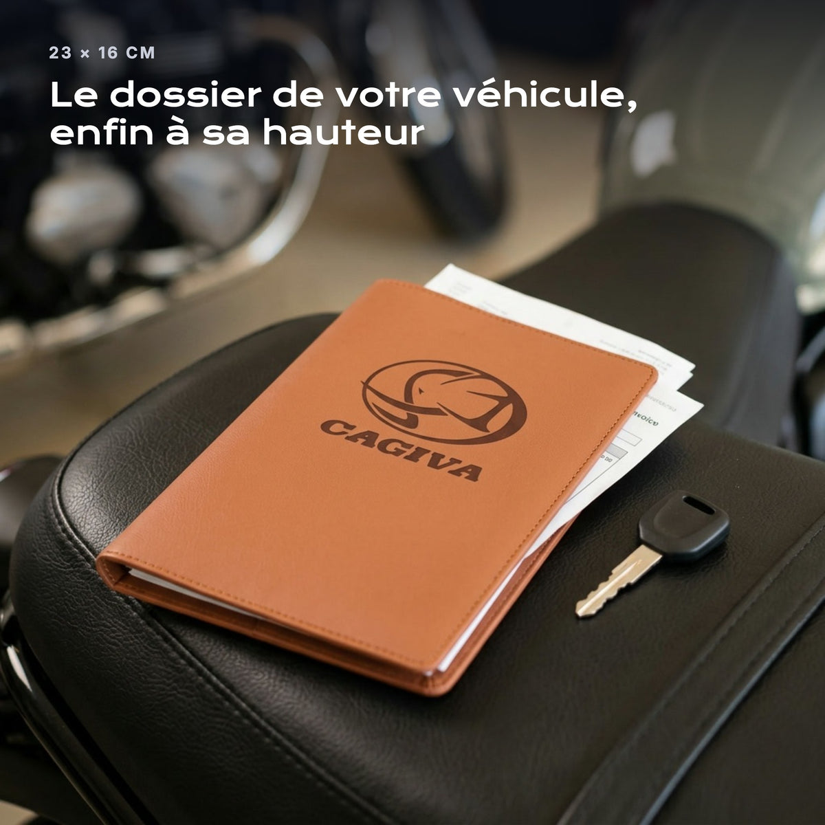 Porte-documents Cagiva posé sur un siège, avec des factures