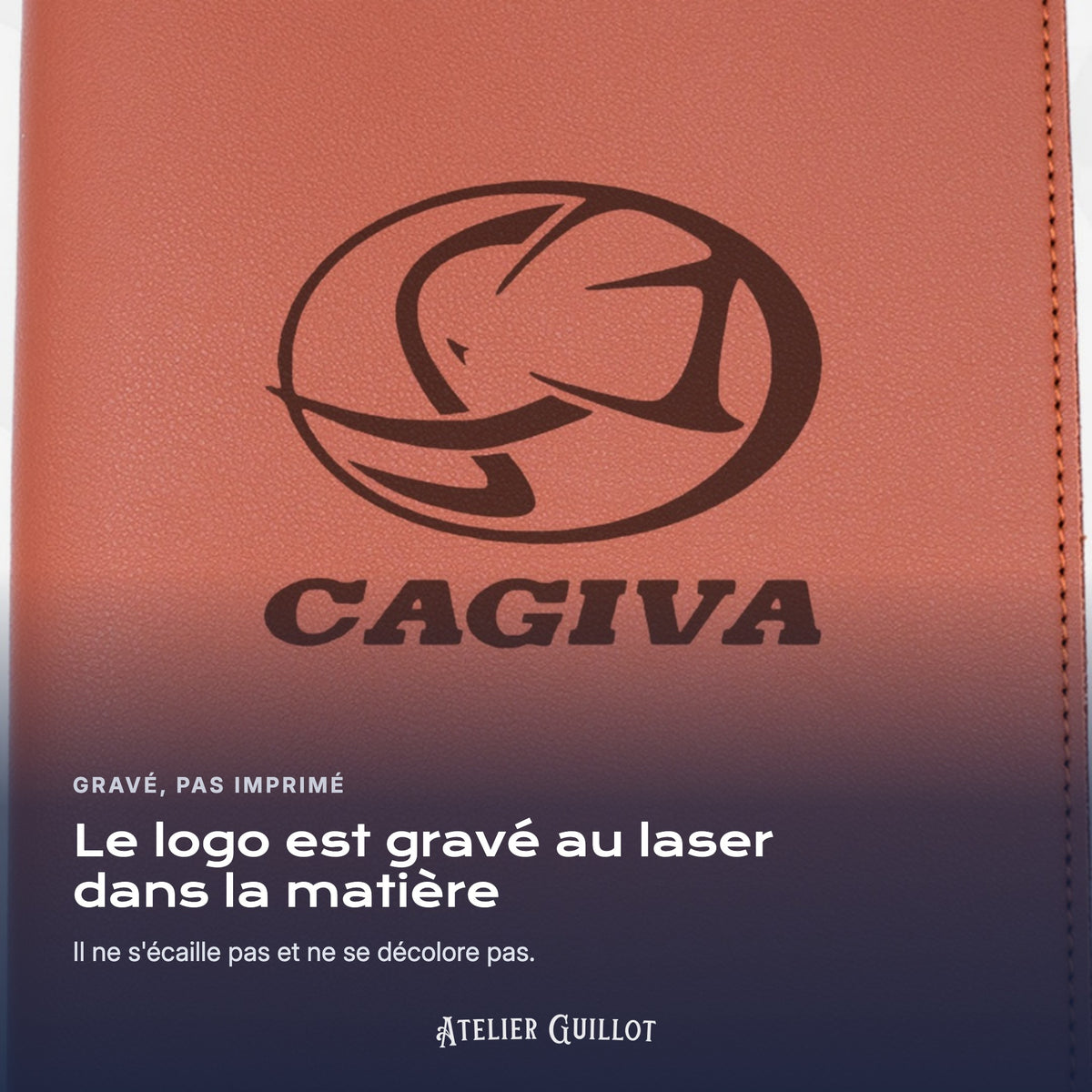 Logo Cagiva gravé au laser dans le simili cuir