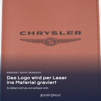 Logo CHRYSLER, per Laser in Kunstleder graviert