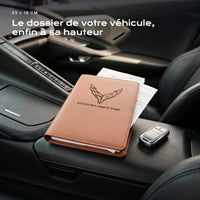 Porte-documents CORVETTE posé sur un siège, avec des factures