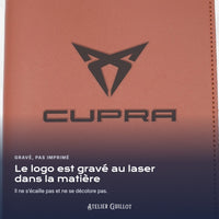 Logo CUPRA gravé au laser dans le simili cuir