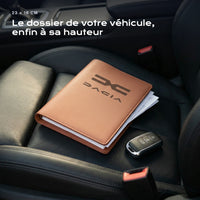 Porte-documents DACIA posé sur un siège, avec des factures
