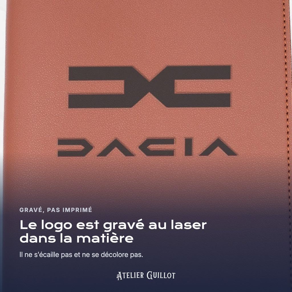Logo DACIA gravé au laser dans le simili cuir