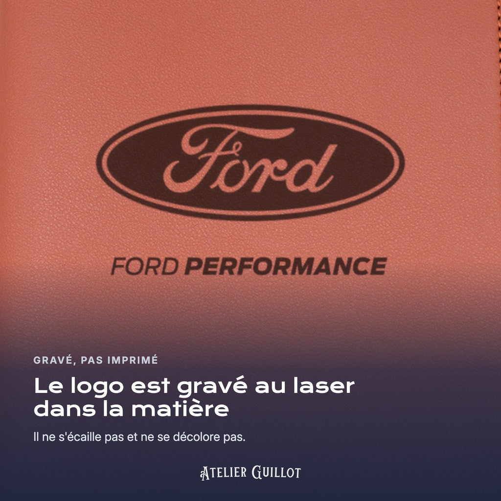 Logo Ford Performance gravé au laser dans le simili cuir
