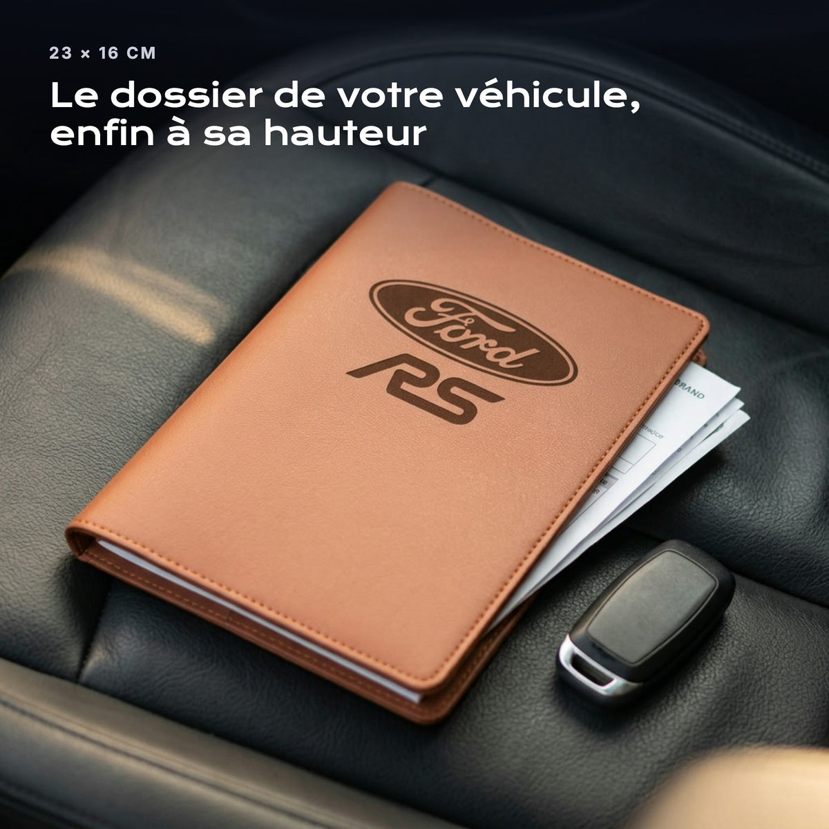Porte-documents Ford RS posé sur un siège, avec des factures