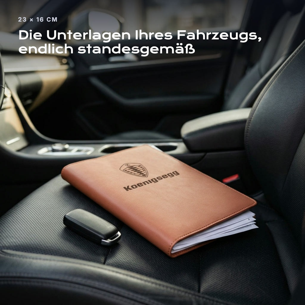 Fahrzeugmappe KOENIGSEGG auf einem Autositz, mit Rechnungen