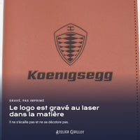 Logo KOENIGSEGG gravé au laser dans le simili cuir