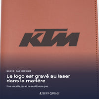 Logo KTM gravé au laser dans le simili cuir