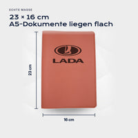 Fahrzeugmappe Lada von Atelier Guillot: 23 × 16 cm, A5-Dokumente liegen flach