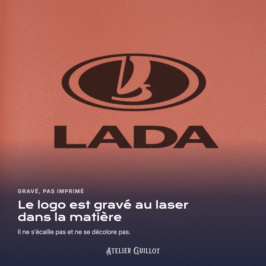 Logo Lada gravé au laser dans le simili cuir