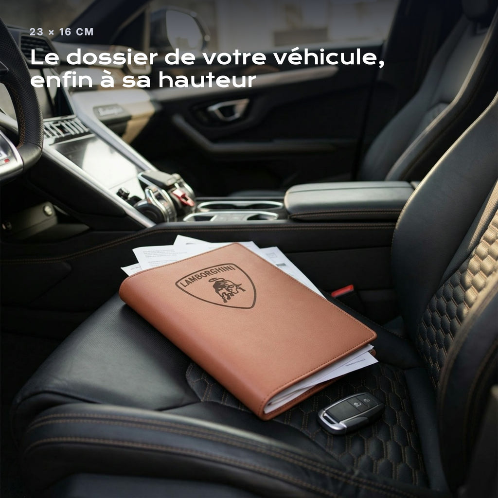 Porte-documents LAMBORGHINI posé sur un siège, avec des factures