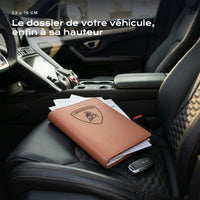 Porte-documents LAMBORGHINI posé sur un siège, avec des factures