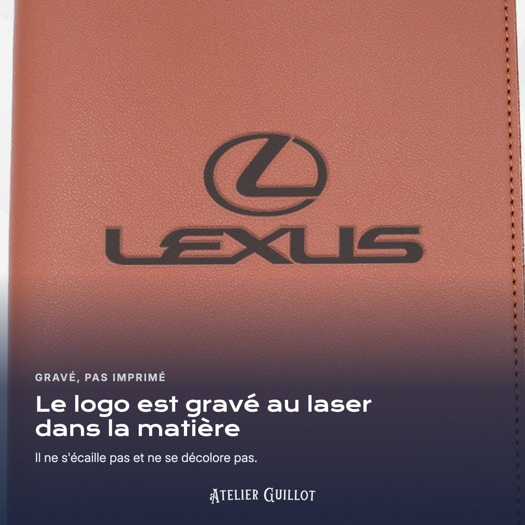 Logo LEXUS gravé au laser dans le simili cuir