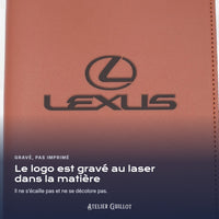 Logo LEXUS gravé au laser dans le simili cuir