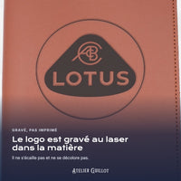Logo LOTUS gravé au laser dans le simili cuir