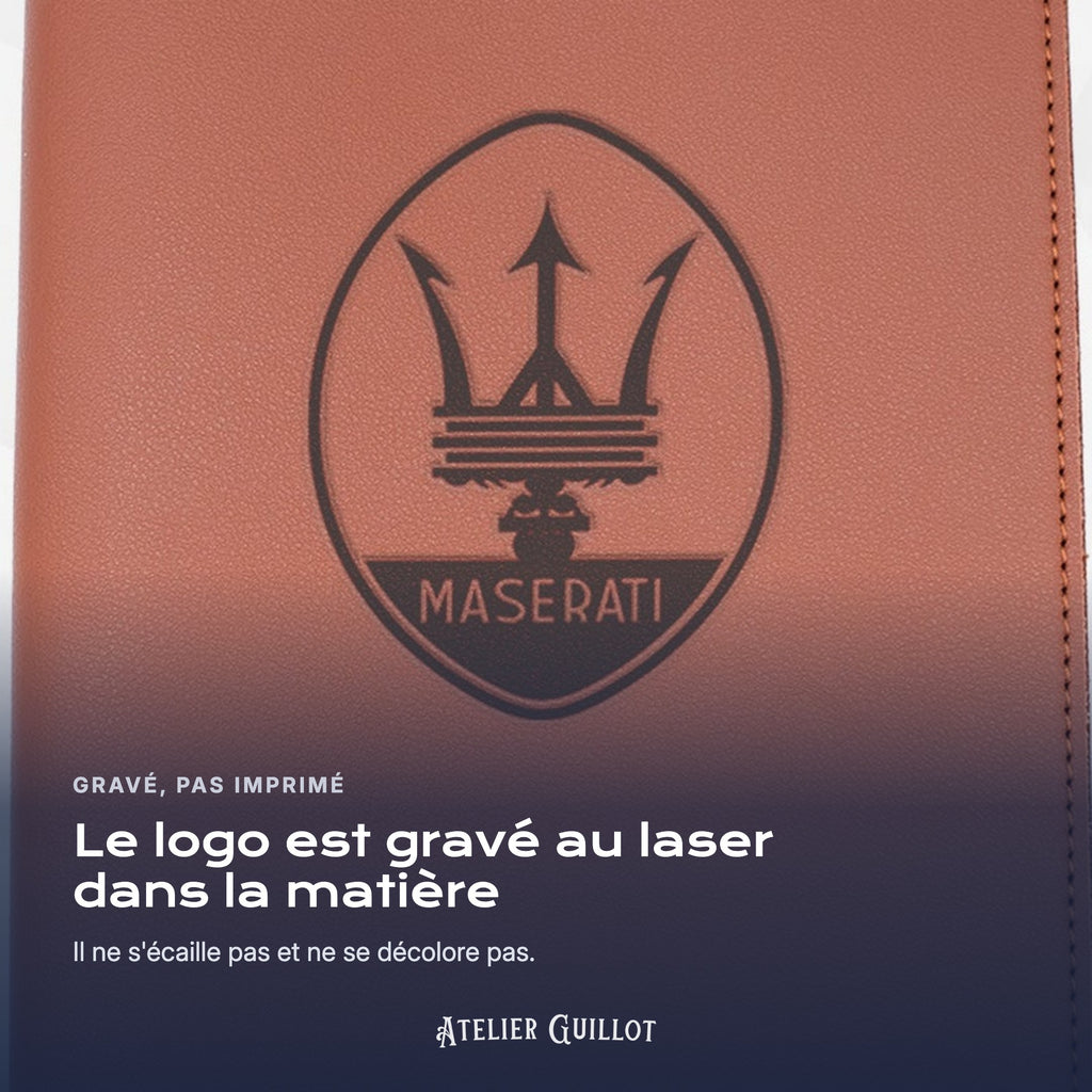 Logo MASERATI gravé au laser dans le simili cuir