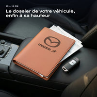 Porte-documents Mazda 3 posé sur un siège, avec des factures