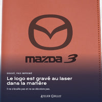 Logo Mazda 3 gravé au laser dans le simili cuir
