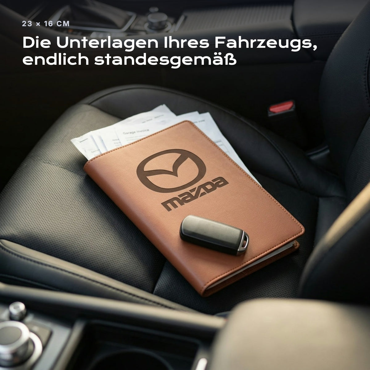 Fahrzeugmappe MAZDA auf einem Autositz, mit Rechnungen