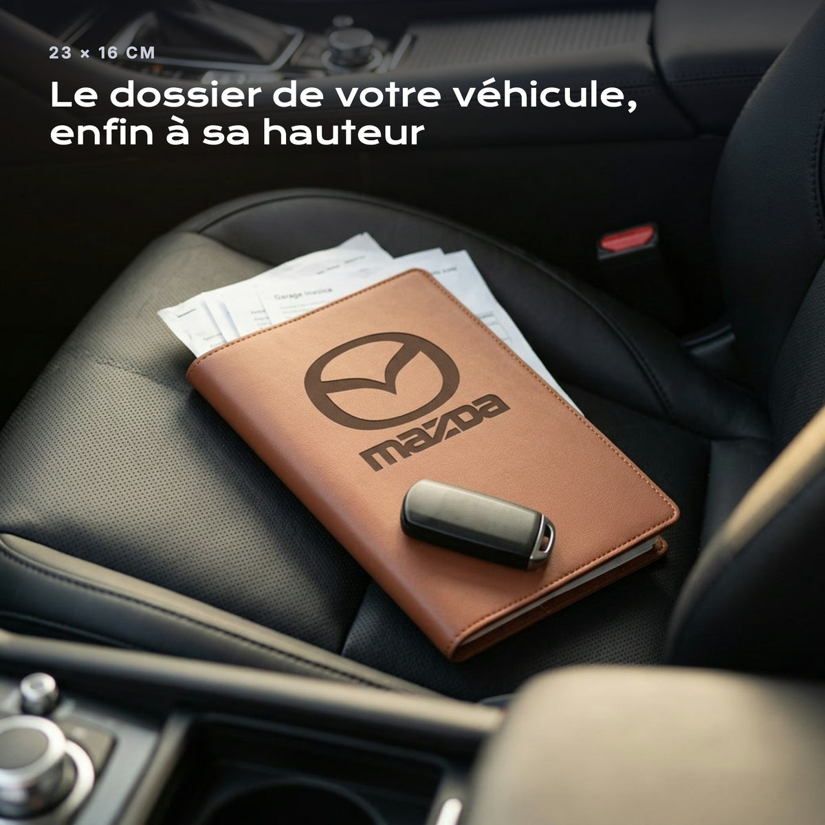 Porte-documents MAZDA posé sur un siège, avec des factures