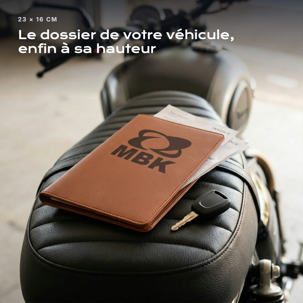Porte-documents MBK posé sur un siège, avec des factures