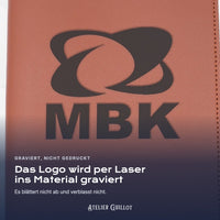 Logo MBK, per Laser in Kunstleder graviert