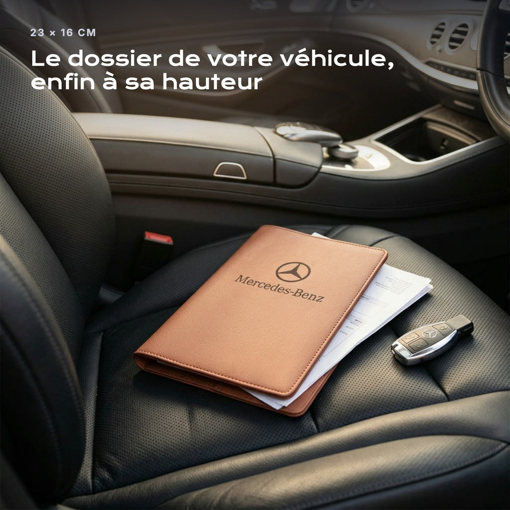 Porte-documents MERCEDES-BENZ posé sur un siège, avec des factures