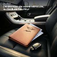 Porte-documents Mini Cooper Austin posé sur un siège, avec des factures