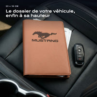 Porte-documents MUSTANG posé sur un siège, avec des factures