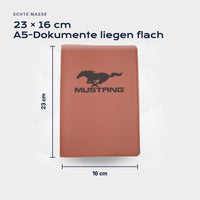 Fahrzeugmappe MUSTANG von Atelier Guillot: 23 × 16 cm, A5-Dokumente liegen flach
