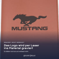 Logo MUSTANG, per Laser in Kunstleder graviert