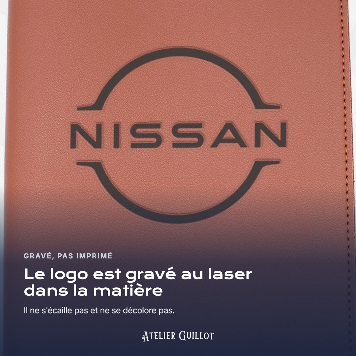 Logo NISSAN gravé au laser dans le simili cuir