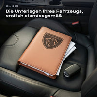 Fahrzeugmappe PEUGEOT auf einem Autositz, mit Rechnungen