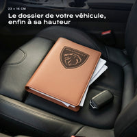 Porte-documents PEUGEOT posé sur un siège, avec des factures