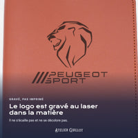Logo Peugeot Sport gravé au laser dans le simili cuir