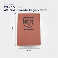 Fahrzeugmappe RAM von Atelier Guillot: 23 × 16 cm, A5-Dokumente liegen flach