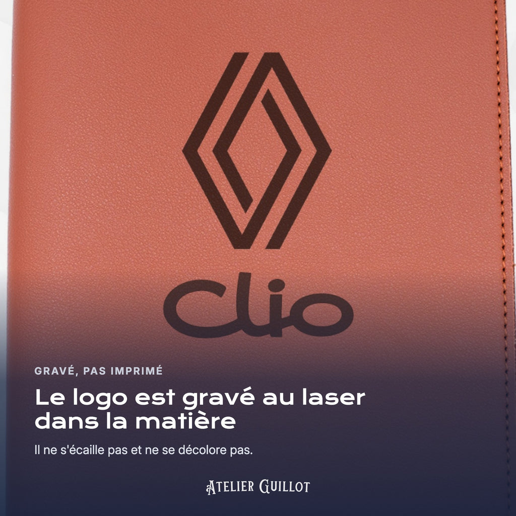 Logo Renault Clio gravé au laser dans le simili cuir