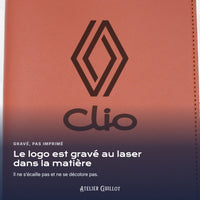 Logo Renault Clio gravé au laser dans le simili cuir